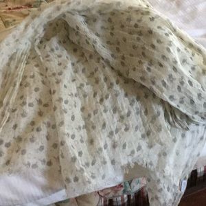 Cuchinelli linen extra long scarf/wrap
